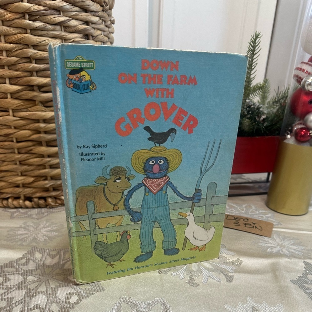 Down on the Farm with Grover Book - Picture 2 of 12
